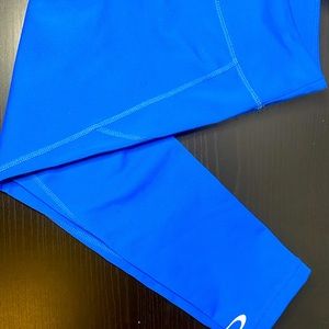 Oakley/ Bright blue leggings/ not full length